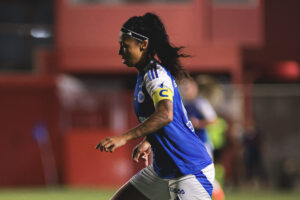 Byanca Brasil, atacante do Cruzeiro, em campo (foto: Gustavo Martins/Cruzeiro)