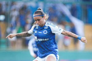 Letcia Ferreira, atacante do Cruzeiro, em campo (foto: Gustavo Martins/Cruzeiro)
