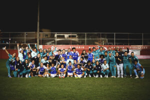 Jogadoras do Cruzeiro celebrando vitria por 3 a 1 sobre a Ferroviria, pela 11 rodada do Brasileiro Feminino