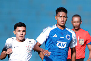 Kaique Kenji em Cruzeiro x Corinthians no Sub-20 (foto: Gustavo Martins/Cruzeiro)