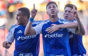 Cruzeiro vence Sport por 4 a 0 e se aproxima do G4 do Brasileirão