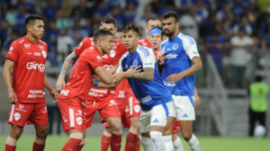 Cruzeiro e Vila Nova abriram a disputa por uma vaga nas oitavas de final da Copa do Brasil no Mineiro (foto: Alexandre Guzanshe/EM/D.A. Press)