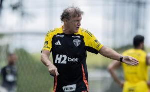 Cuca, tcnico do Atltico, durante treinamento na Cidade do Galo (foto: Pedro Souza/Atltico)
