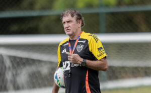 Cuca, tcnico do Atltico, durante treinamento na Cidade do Galo (27/5) (foto: Pedro Souza/Atltico)