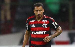 Danilo do Flamengo exalta apoio da torcida e fala sobre desafios na Copa do Brasil