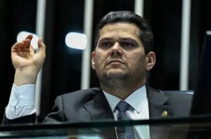 Davi Alcolumbre critica aumento de impostos pelo governo Lula sem diálogo