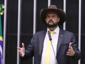 Deputado Zé Trovão gera polêmica com fala durante votação de reajuste salarial