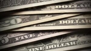 Dólar apresenta queda impulsionada por expectativas de negociações entre EUA e China