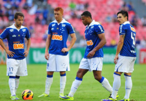 Everton Ribeiro, Souza, Jlio Baptista e Willian em ao pelo Cruzeiro no Brasileiro de 2013 (foto: Alexandre Guzanshe/EM/D.A Pres)