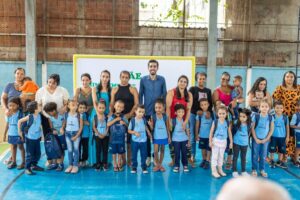 Ipatinga começa a distribuição dos kits escolares para alunos da rede municipal de ensino