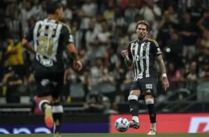 Erro crucial no jogo Atlético-MG x Corinthians: especialista critica não expulsão de Lyanco