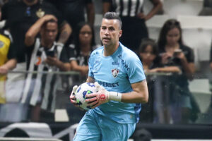 Fbio, goleiro do Fluminense, em ao contra o Atltico na Arena MRV (foto: Divulgao/Fluminense)