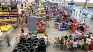 Guerra comercial dos EUA pode reduzir inflação no Brasil, afirmam economistas