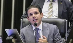 Hugo Motta deve divulgar posição sobre aumento do IOF ainda hoje