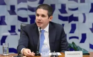 Hugo Motta propõe novas fontes de arrecadação para isenção do Imposto de Renda