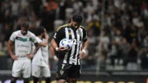 Hulk revela conselho de Scarpa sobre cobrança de pênaltis em gramado sintético