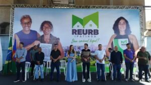 Ipatinga entrega mais de 100 escrituras em programa de regularização fundiária