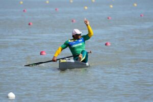 Isaquias Queiroz em prova que conquistou o ouro na Copa do Mundo de canoagem velocidade (foto: Federao Espanhola de Canoagem)