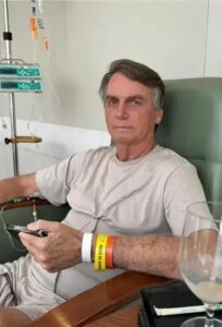 Jair Bolsonaro deve receber alta médica após internação por obstrução intestinal