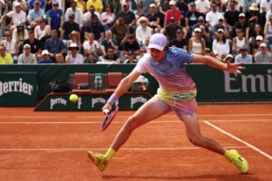 Joo Fonseca em ao em Roland Garros (foto: Anne-Christine Poujoulat/AFP)
