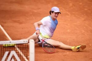 João Fonseca emociona-se com vitória em Roland Garros e fala sobre choro