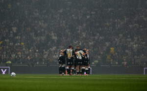 Jogadores do Atltico reunidos antes de empate com o Corinthians na Arena MRV (foto: Leandro Couri/EM/D.A. Press)