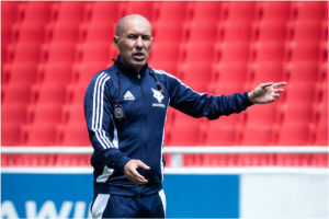 Leonardo Jardim, tcnico do Cruzeiro, durante treinamento (foto: Gustavo Aleixo/Cruzeiro)