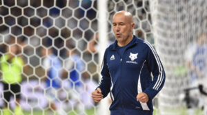Leonardo Jardim, tcnico do Cruzeiro, comemorando gol sobre Flamengo (foto: Ramon Lisboa/EM/D.A Press)