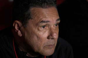 Tcnico Vanderlei Luxemburgo (foto: JUAN MABROMATA/AFP)