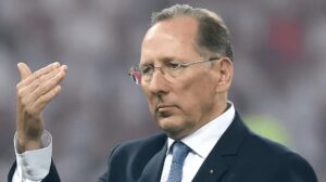 Lyon de John Textor enfrenta problemas e pode ser excluído de competições internacionais