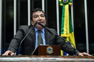 Magno Malta critica convocação de Bolsonaro para depoimento sobre Eduardo