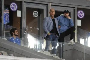 Marcos Braz, ex-dirigente do Flamengo, prestigia jogo no Mineirão