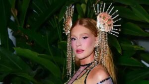 Marina Ruy Barbosa é destaque na V Magazine e promete brilhar como celebridade global