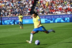 Marta se prepara para chutar bola pela Seleo Brasileira (foto: Leandro Couri/EM/D.A Press)