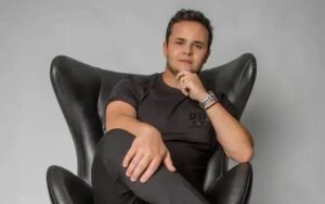 Matheus da dupla Matheus & Kauan sofre furto de celular e perde R$ 700 mil