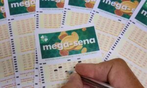 Mega-Sena acumula e próximo prêmio chega a R$ 100 milhões