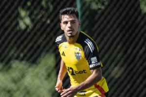 Gabriel Menino durante treino do Atltico (foto: Pedro Souza/Atltico)