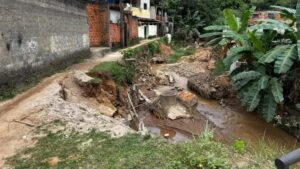 Moradores de Timóteo denunciam riscos na Avenida Ana Moura após chuvas
