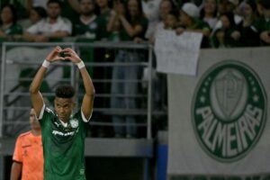 Estvo comemora gol em despedida do Allianz (foto: NELSON ALMEIDA/AFP)