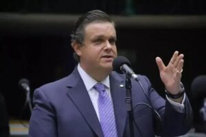 Pedido de afastamento do ministro da Previdência por suspeitas de omissão