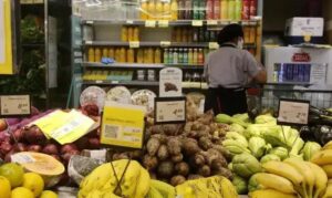 Precarização do trabalho em supermercados: contratos por hora trazem desafios