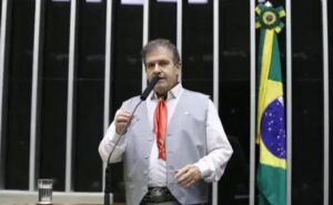 Programa 'Vacina em Casa' visa imunizar idosos e pessoas com deficiência