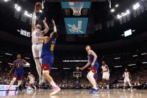 Denver Nuggets venceu o Oklahoma City na prorrogao (foto: MATTHEW STOCKMAN/GETTY IMAGES/AFP PHOTO)