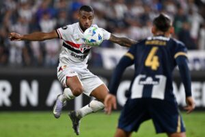 So Paulo venceu Alianza por 2 a 0 (foto: ERNESTO BENAVIDES / AFP)