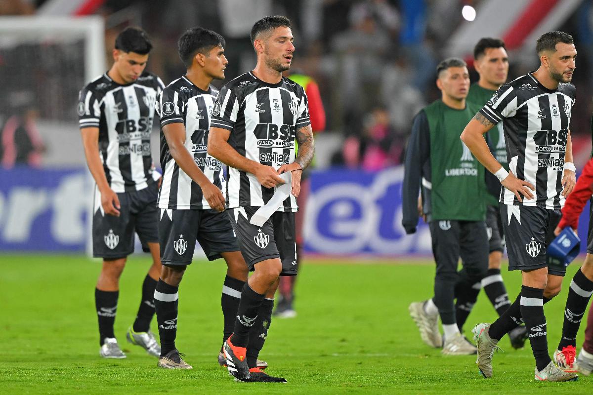 Central Crdoba somou 11 pontos, mas acabou eliminado na Libertadores - (foto: Rodrigo BUENDIA / AFP)