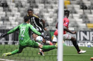 Atltico ganhou do Caracas por 3 a 1 (foto: Alexandre Guzanshe/EM/D.A. Press)