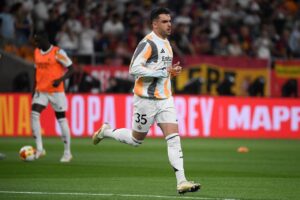 Asencio correndo em aquecimento (foto: Josep Lago / AFP)