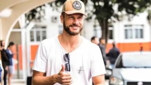 Rodrigo Hilbert se recupera após queda em maratona de mountain bike na África do Sul