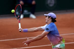 Joo Fonseca durante jogo contra o polons Hubert Hurkacz (foto: Franck Fife/AFP)