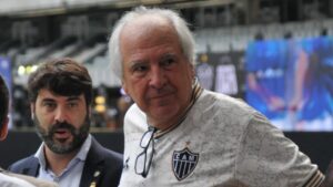 Rubens Menin, scio da SAF do Atltico, com a camisa (foto: Gladyston Rodrigues/EM/D.A Press)